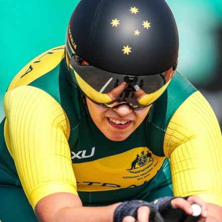 Reid in rainbows on opening day of Para-cycling Worlds
