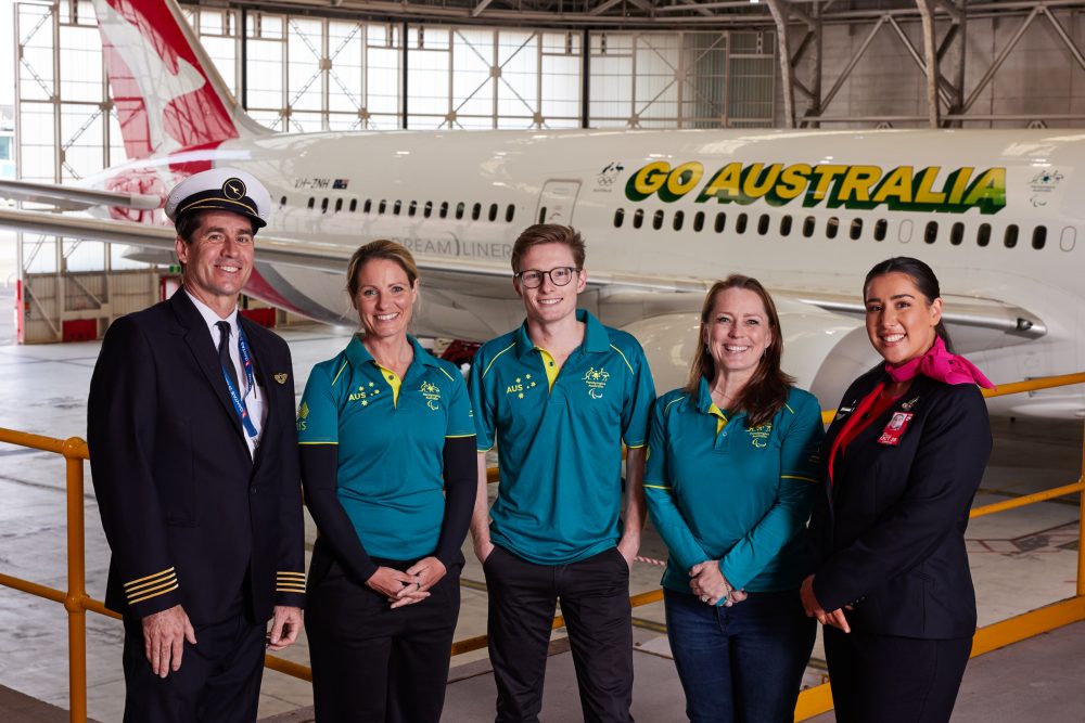 Qantas 787 Captain Tom-Bissland, Paralympian-Emily Petricola, Paralympian Jaryd Clifford, Australian Paralympics Team Chef-de-Mission Kate McLoughlin, and Qantas customer service agent Sofia De Freitas in front of the Qantas plane.