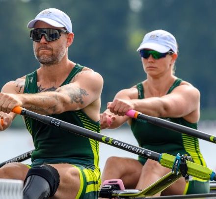 Rowing World Champions Get An Off-The-Water Scare  